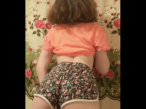 ❤️ סעקסי יונג באַבע סטריפּינג אַוועק איר קורצע הייזלעך אויף אַפּאַראַט ❌ קוואַליטעט פּאָרן ביי אונדז ❌